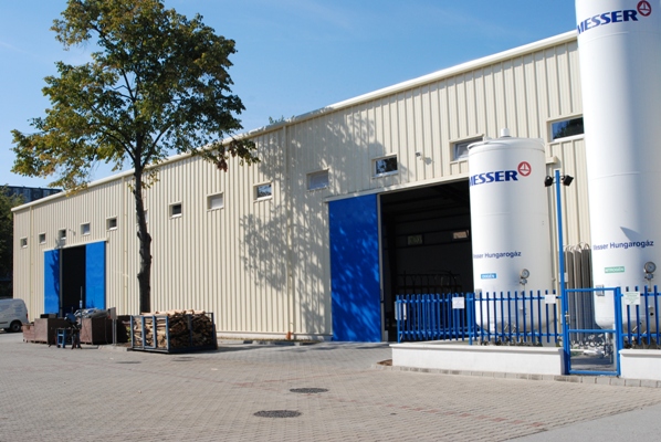 Új raktár